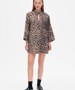 Voguenook.shop6123a055b8 1